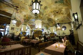 Anche se mangi un hamburger , che può risultare un piatto scontato, beh allo unic stai pur tranquillo. Beer Hall Wikipedia