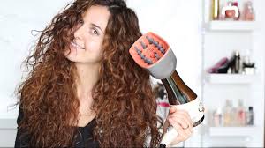 Ecco perché esistono molti prodotti per capelli ricci, ma ci sono anche ottimi metodi naturali che producono effetti molto … Come Fare I Capelli Ricci Con Il Diffusore Le Mosse Per Una Chioma Alla Tina Kunakey