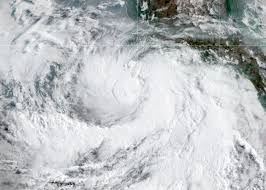 La tormenta tropical enrique evolucionó a huracán categoría 1 y continuara intensificándose mientras se desplaza al sur de las costas de colima. 7gcean2ghtywem