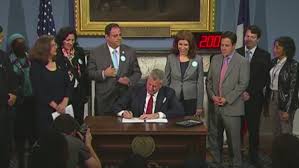 If you decide to install central air conditioning in an older apartment, you'll need first to install. Nyc Passes Law To Keep Store Doors Closed When Air Conditioning Is On Cbs New York