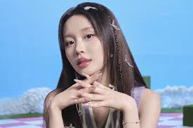 Ca sĩ Hàn Quốc nổi tiếng Han Sara làm gì trong thời gian ở ẩn?