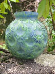 Vase Boule Art Deco En Verre Double A Decor D Ecailles Moulees Sur Fond Colore Art Deco Vase Boule Dessin Floral