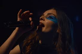 The song was released on 19 april 2021, as the lead single of their fourth studio album, screen violence. Chvrches Veroffentlichen Brandneue Single He Said She Said Frontstage Magazine De