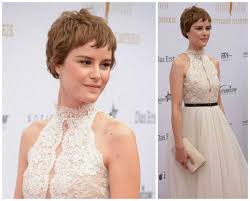 Kupfernuancen bringen glanz und wärme. Kurze Abschlussball Frisuren 24 Wunderschone Styles Lifeboatproject Eu