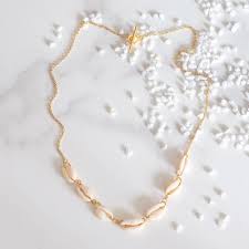 Epure Et Tres Feminin Ce Collier Esprit Nature Nous Invite A Nous Souvenir De Ballades Sur La Plage De L Ai Collier Bijoux Boucles D Oreilles Bijoux De Plage