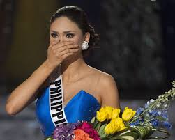 Miss universe 2014 paulina vegas (c) hugs winner miss philippines pia alonzo wurtzbach as miss colombia ariadna gutierrez (l) stands by during the 2015 miss universe pageant in las vegas. Miss Universe Miss Colombia Mistakenly Crowned As Winner Bbc News