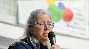 Shirley Finster's Instagram, Twitter & Facebook