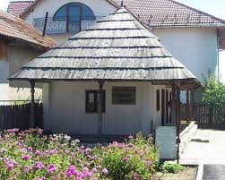 In fata casei si pe latura de vest se afla. Obiective Turistice Casa Caroli