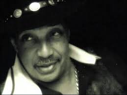 Bahamian Artist Falling apart at the seams