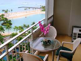 Ilikai Collection 8 Gorgeous Beachfront Condo Great Value All Year Sleeps 4 Waikiki Beachfront Condo Condo Vacation Rentals Hawaii Rentals