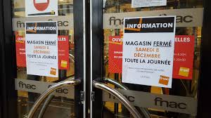 Cette page de site à pour vocation de relayer toutes vidéos, illustrations, photos et articles en. Gilets Jaunes Le Commerce Parisien Se