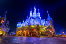 Take a wonderful look back at the origins of the park, beginning with the very first episode of the disneyland tv series, as walt disney leads a tour of the. Bilder Von Anaheim Kalifornien Disneyland Usa Burg Parks Nacht