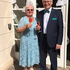 Gefallt 16 Mal 5 Kommentare Esther Komm Anneundliese Auf Instagram Das Kleid Zur Goldenen Hochzeit Durfte Ich Fur Meine Mutt Kleid Nahen Kleider Rosa P