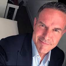 Roger Merriman's Instagram, Twitter & Facebook