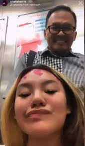 Dalam unggahan itu, sarita abdul mukti terlihat cantik sejak muda. Shafa Harris Berhasil Bikin Ayah Ibunya Akur Satu Lift Seleb Tempo Co
