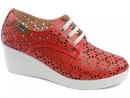 ГОЛЯМО НАМАЛЕНИЕ на Обувки - Дамски обувки червени 9387
