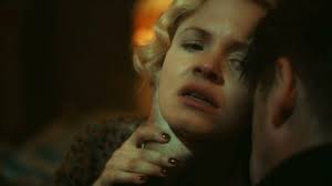 Mi piace Linda, aveva i suoi eccessi, ma li riconosceva, chiedeva perdono,  era disposta a dare un'altra possibilità al matrimonio, Arthur non voleva,  Linda ha preso il figlio e se n'è andata.