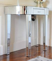 Ein schminktisch ist für viele frauen und mädchen ein unersetzliches möbelstück. Konsolentisch Schminktisch Art Deco Stil Verspiegelt Silberrand Mit Einer Schublade Online Kaufen