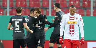 Hierdurch wurde der wettbewerb stark aufgewertet, nachdem er lange zeit als so genanntes „stiefkind des dfb ein schattendasein. Dank Osakos Traumtor Bremen Steht Im Dfb Pokal Halbfinale Und Traumt Vom Titel Hamburger Morgenpost