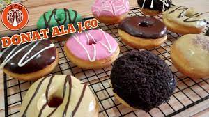 Sebaiknya, cukup balik donat satu kali saat digoreng. Bongkar Rahasia Cara Membuat Donat J Co Ala Rumahan Yang Tak Murahan Youtube
