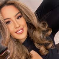 Lola Reynolds's Instagram, Twitter & Facebook