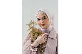 (youtube rogerchika journey) perasaan cut meyriska semakin dibuat menjerit saat tahu baby shaquille diberi nasi bekas oleh pengasuhnya tersebut. Cut Meyriska Rilis Koleksi Perhiasan Emas Terinspirasi Dari Kisah Ibu Antara News
