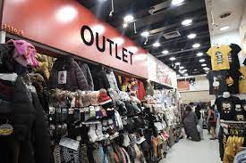 Include shopping in your platinum fashion mall tour in thailand with details like location, timings, reviews & ratings. Platinum Fashion Mall In Bangkok A Bangkok Mall Where You Can Haggle Go Guides