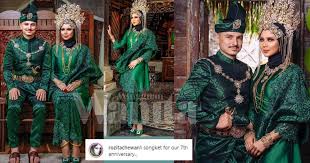 Beli baju pengantin adat online berkualitas dengan harga murah terbaru 2021 di tokopedia! Che Ta Melaram Baju Pengantin Songket Hijau Raikan Ulang Tahun Perkahwinan Ke 7 Mingguan Wanita