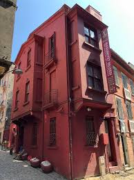 İlk paragrafı ise hayatımın en mutlu anıymış, bilmiyordum. Masumiyet Muzesi Muze Vikipedi
