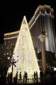 Christmas In Las Vegas The Venetian And The Palazzo Las Vegas Las Vegas Christmas Christmas In La Christmas In America