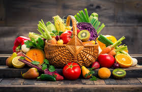 L Alimentation Joue Un Role Primordial Dans La Sante D Un Individu Certains Aliments Sont Meme Rec Fruits Et Legumes Frais Fruits Et Legumes Panier De Legumes
