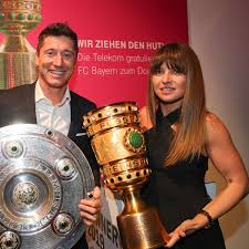 Zobacz, co anna lewandowska (annlewandowska12) odkrył(a) na pintereście — największej na świecie kolekcji pomysłów. Robert Lewandowski Fc Bayern Ehefrau Anna Verrat Seine Fitness Tricks Fc Bayern