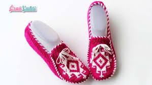 Iki Sisle Kilim Desenli Dikissiz Carik Patik Yapimi Videolu In 2020 Knit Baby Shoes Crochet Baby Shoes Crochet Slippers