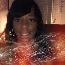 Keep glowing with Flaunt it! ✨ Our Dr. C. Tuna Body Sculpting Scrub lifts,  firms, and smooths your curves. Enriched with Thyme Extract, it stimulates  blood flow and exfoliates for a softer,