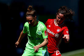 Das komplette team fährt mit Bayern Munich Frauen Earn 1 1 Draw With Wolfsburg Cling To First Place Bavarian Football Works