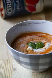 Strati di zucchine conditi con salsa di pomodoro, una crema di ricotta pofumata al basilico e parmigiano reggiano. Crema Di Pomodori E Carote Calda O Fredda E Sempre Buona