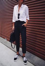 Cropped Pant And Sneakers Button Front Blouse White Shirt Black And White Outfits Minimali Smart Casual Dress Smart Casual Dress Code Dress Code Casual