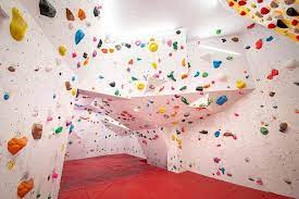 As a result, it usually performed at heights lower than 20 feet (6.1 m). Bouldering Room Schladming Dachstein