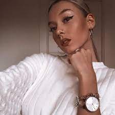Cuando llega chicago primavera siempre apetece renovarse, cambiar new york decoración. The Sweater In White As Worn By Ester Exposito On His Account Instagram Spotern