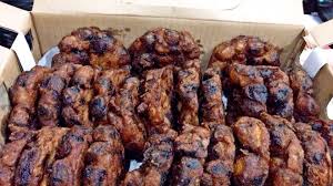 Ada rasa karamel gosong yang menggiurkan saat akan menyantap pisang goreng ini. Ini Dia Sejarah Pisang Goreng Madu Bu Nanik Yang Melegenda Di Ibu Kota Sahabat Lokal