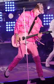 The rapper, whose real name is richard baker, made his new relationship with i was like, 'who is going to play this role?' and he (director randall emmett) was like, 'oh, we just got machine gun kelly,' and immediately, i was like. Machine Gun Kelly Kisses Megan Fox After Performing On Dick Clark S New Year S Rockin Eve Tattoo News