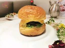 Découvrez ma version du gilet lady brioche de triple l de mag, tricoté en laine norvégienne rauma. Brioche Burger Lady M S Photo In Causeway Bay Hong Kong Openrice Hong Kong