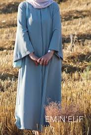 Cam Yesili Robali Ferace Eminelif Com 2020 Musluman Modasi Moda Stilleri Moda Kiyafetler
