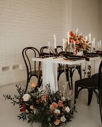 Black And White Wedding Table Decoration Ideas All Black Dinnerware Made A Statement At This Stylish Wedding Black And White Weddi Black Wedding Table Setting White Wedding Table Setting Candlelit Wedding