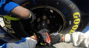 Jump into the enhanced career mode, build your own race team and compete in the xtreme dirt tour. Mechanix Wear Fastest Pit Crews From July Nascar