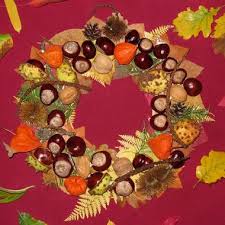 Couronne D Automne Decorative Fabriquee Avec Des Elements Naturels Creations D Automne Bricolage Automne Maternelle Bricolage Automne