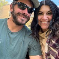 where's a good place to go solo?? good food, and chill restaurant?