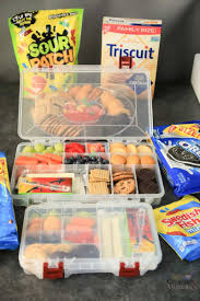 Make Traveling Easier Try These Easy Diy Road Trip Snack Box Kit Ideas For Kids Toddlers Teens And Adults Fi Road Trip Food Road Trip Snacks Road Trip Kit