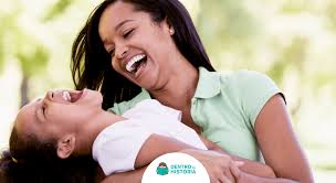 Mãe (também chamada de progenitora ou genitora) é o ser do sexo feminino que gera uma vida em seu útero como consequência de fertilização ou que adota uma criança ou filhote, que por alguma razão não pôde ficar com seus pais. 5 Momentos Com A Mae Que Os Filhos Nunca Esquecem Dentro Da Historia