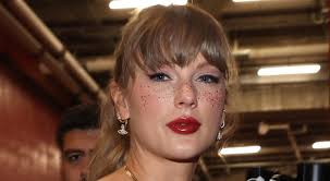 She was supposed to be TTPD, but the new rep outfit got me thinking  different 🤔